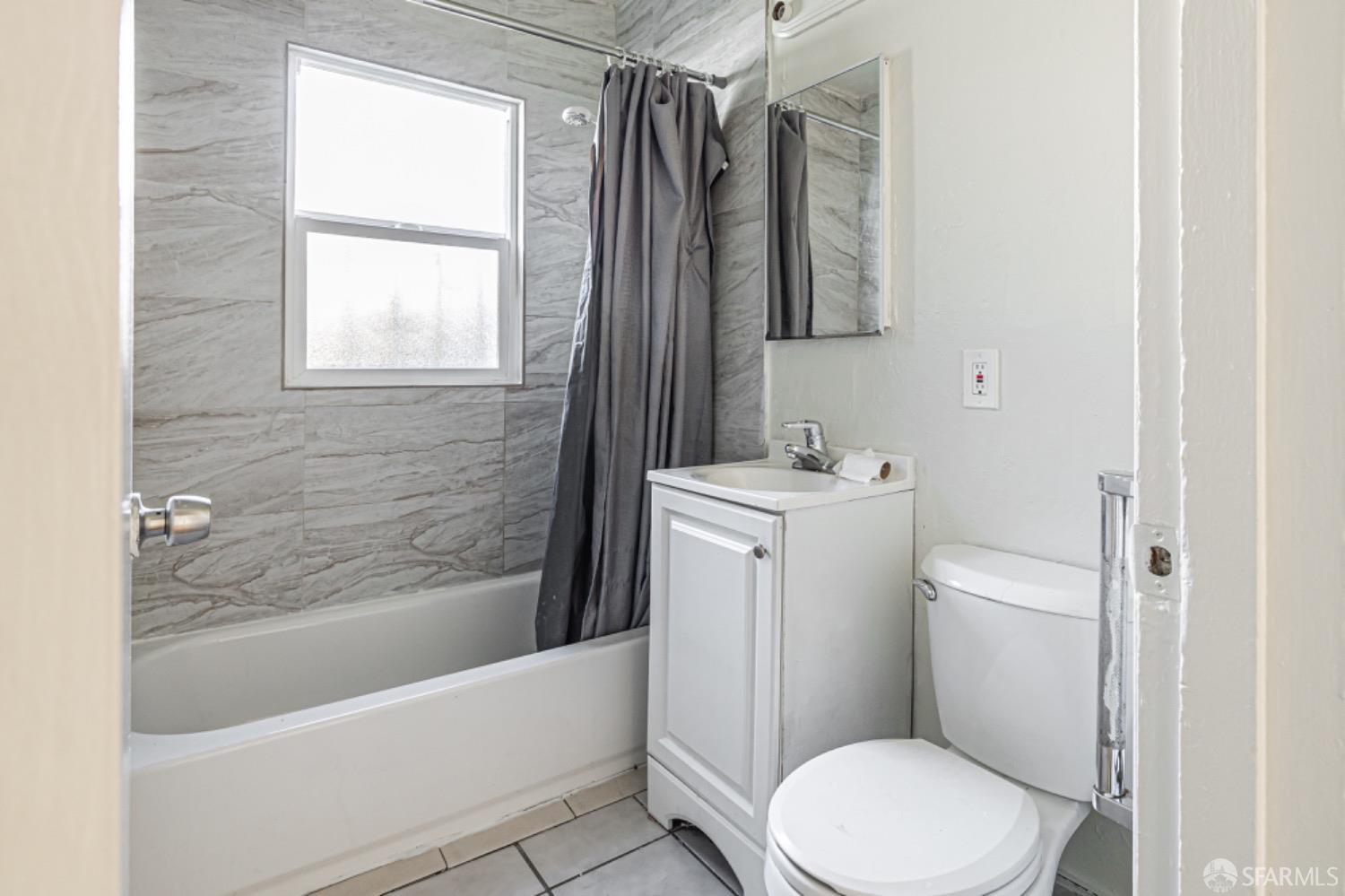 Detail Gallery Image 18 of 28 For 855 Apple St, Oakland,  CA 94603 - 4 Beds | 2 Baths