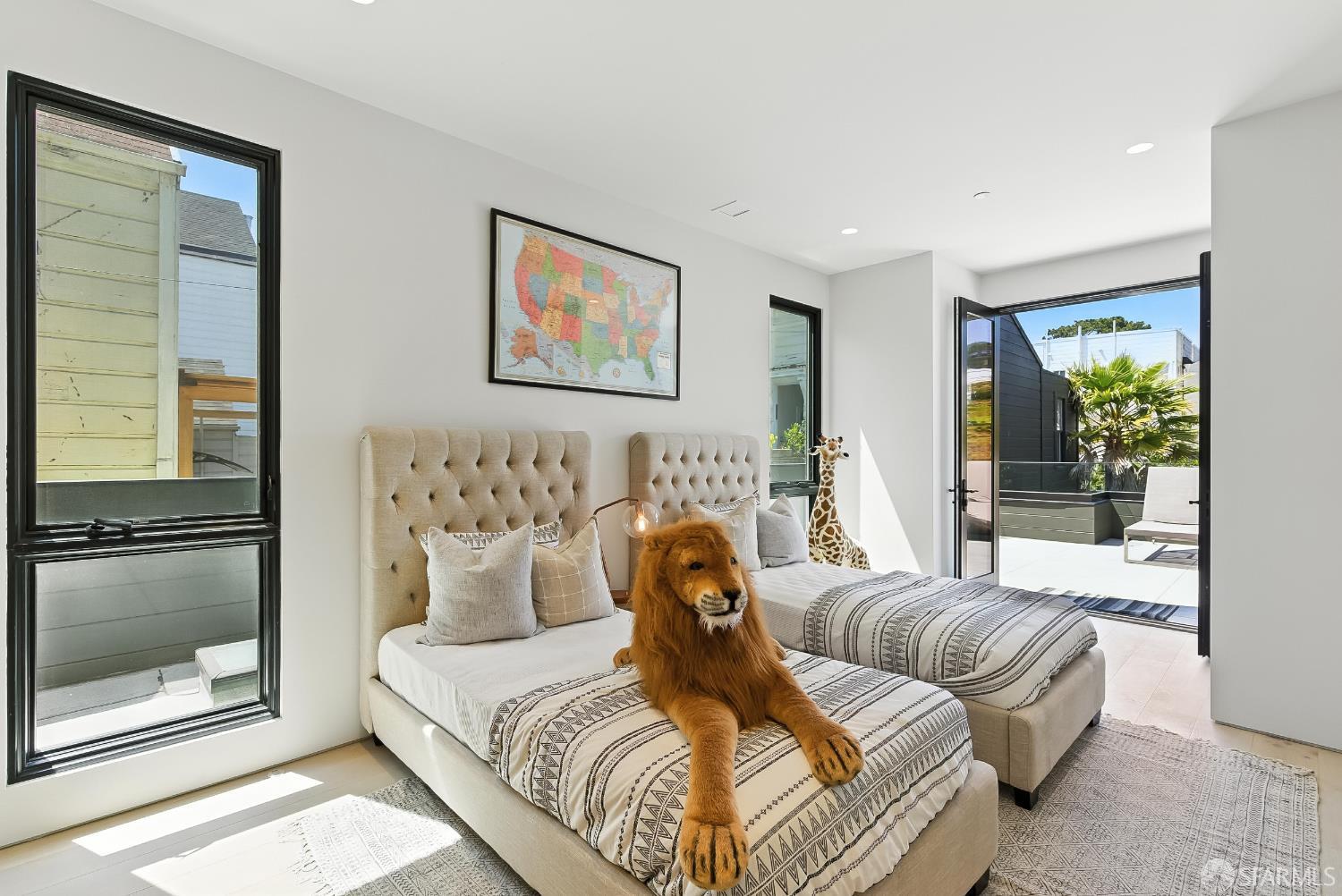 Detail Gallery Image 21 of 61 For 4234 24th St, San Francisco,  CA 94114 - 7 Beds | 5/2 Baths