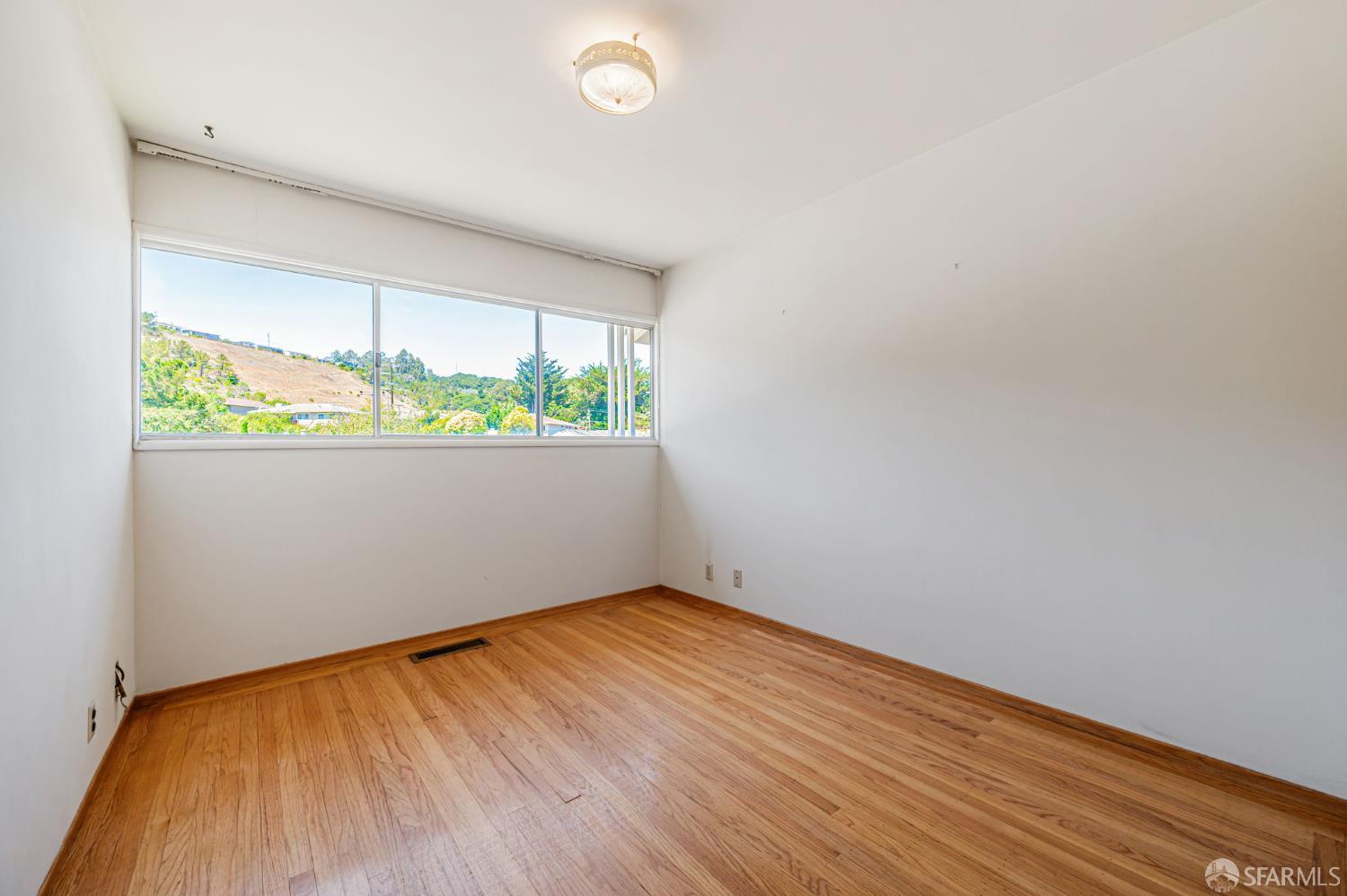 Detail Gallery Image 15 of 37 For 956 Helen Dr, Millbrae,  CA 94030 - 3 Beds | 2/1 Baths