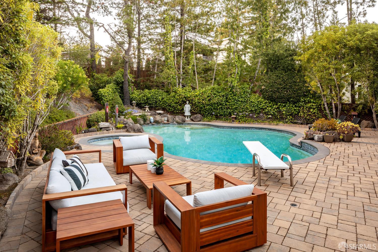 Detail Gallery Image 28 of 37 For 35 Pinewood Ct, San Mateo,  CA 94403 - 5 Beds | 2/1 Baths
