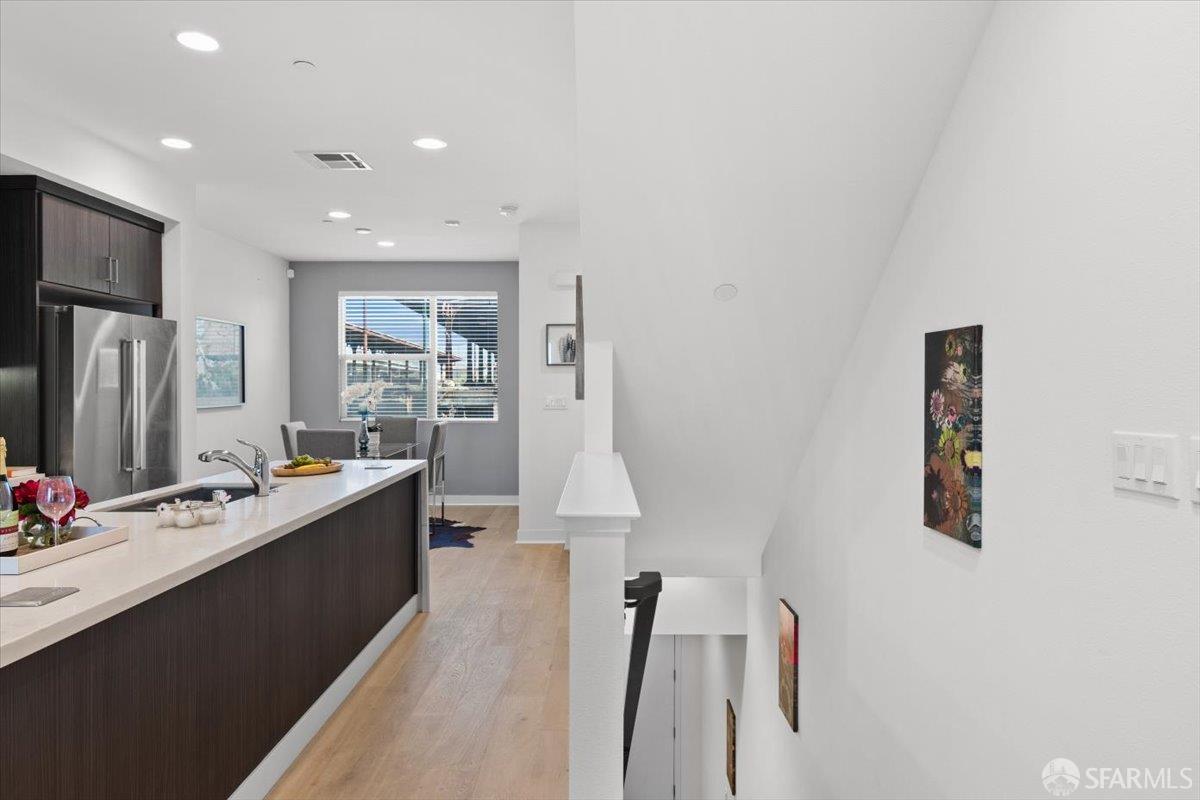 Detail Gallery Image 3 of 45 For 1807 16th St, Oakland,  CA 94607 - 2 Beds | 2/1 Baths