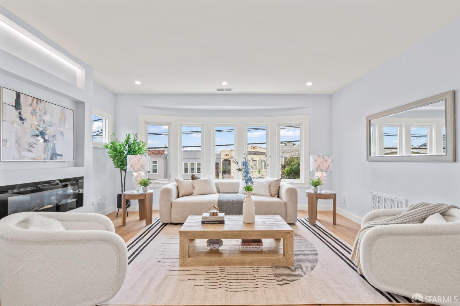 Detail Gallery Image 10 of 79 For 430 Rolph St, San Francisco,  CA 94112 - 5 Beds | 3 Baths