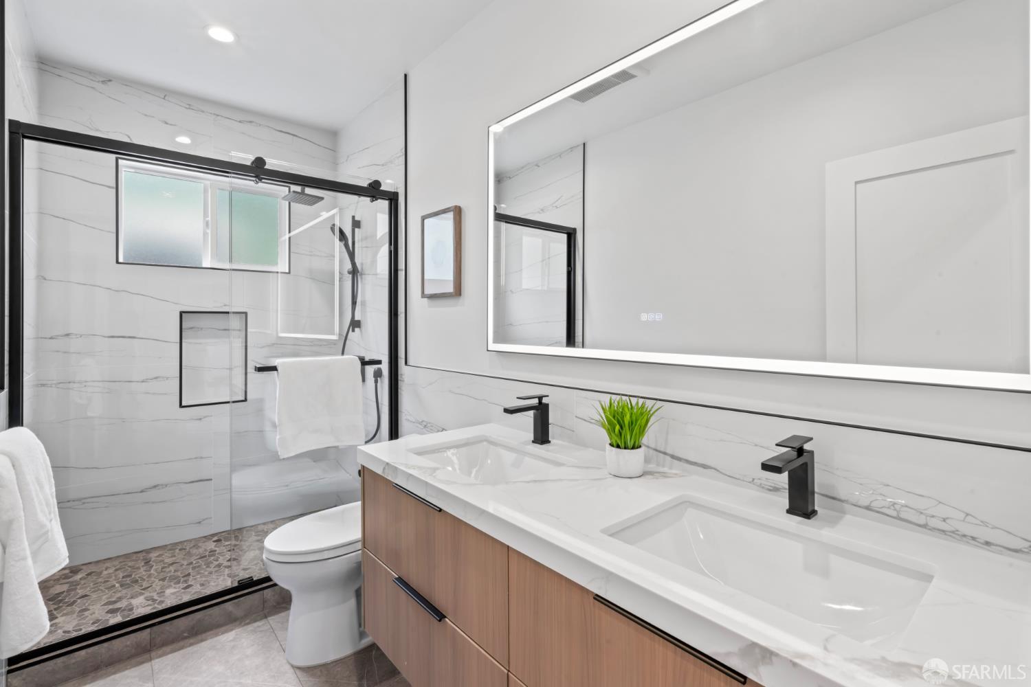 Detail Gallery Image 35 of 79 For 430 Rolph St, San Francisco,  CA 94112 - 5 Beds | 3 Baths
