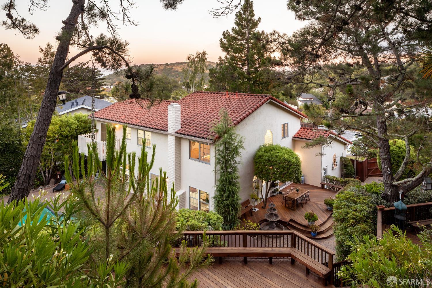 Detail Gallery Image 34 of 37 For 35 Pinewood Ct, San Mateo,  CA 94403 - 5 Beds | 2/1 Baths