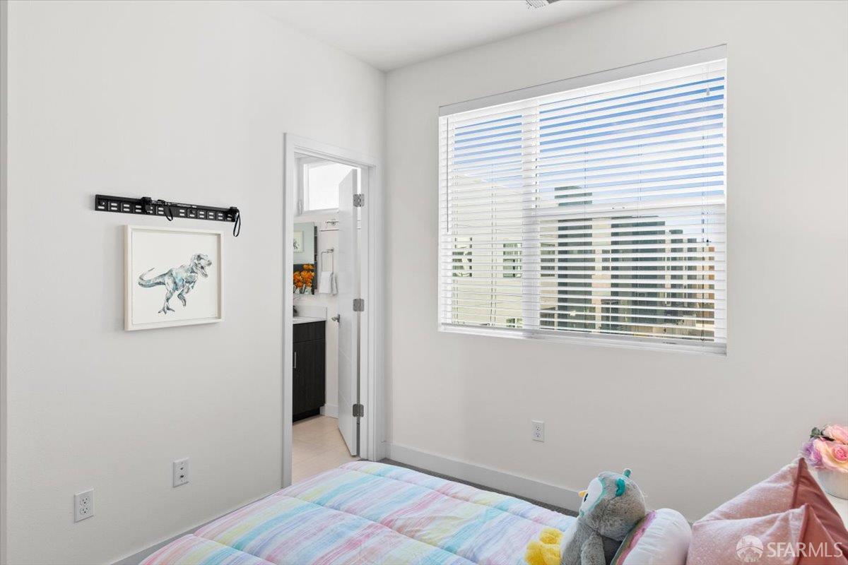 Detail Gallery Image 16 of 45 For 1807 16th St, Oakland,  CA 94607 - 2 Beds | 2/1 Baths