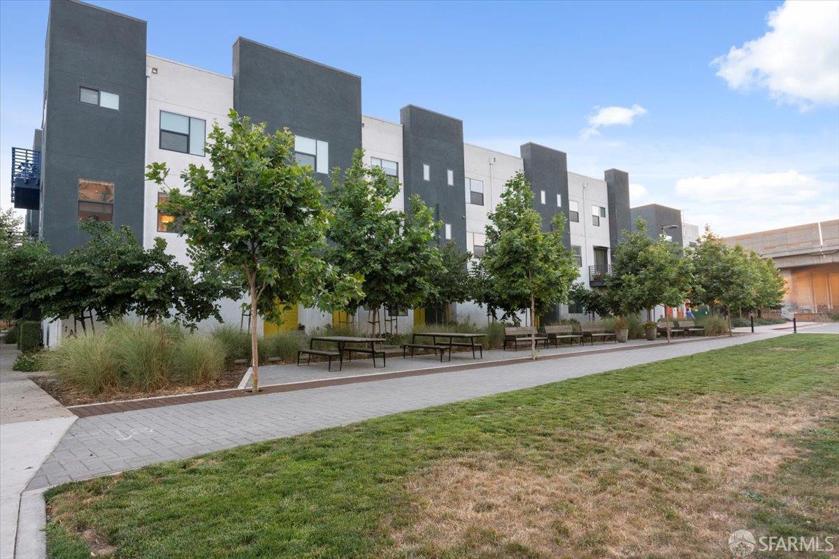 Detail Gallery Image 31 of 45 For 1807 16th St, Oakland,  CA 94607 - 2 Beds | 2/1 Baths