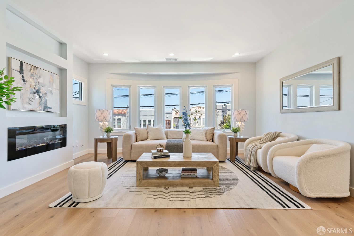 Detail Gallery Image 5 of 79 For 430 Rolph St, San Francisco,  CA 94112 - 5 Beds | 3 Baths