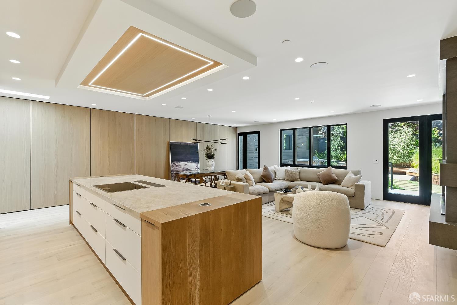 Detail Gallery Image 8 of 61 For 4234 24th St, San Francisco,  CA 94114 - 7 Beds | 5/2 Baths