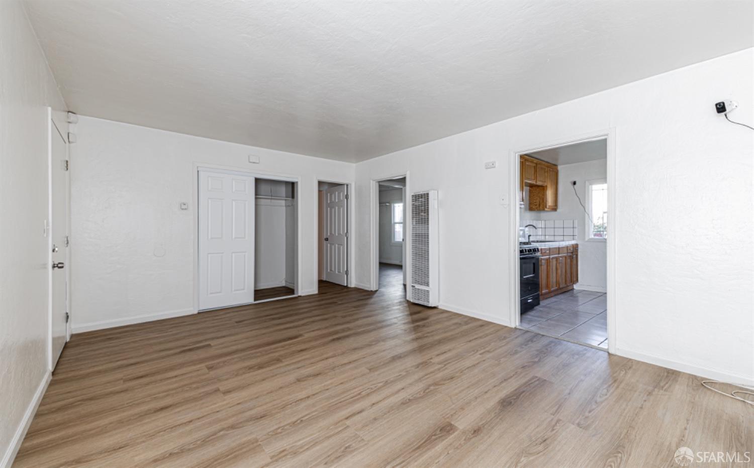 Detail Gallery Image 5 of 28 For 855 Apple St, Oakland,  CA 94603 - 4 Beds | 2 Baths