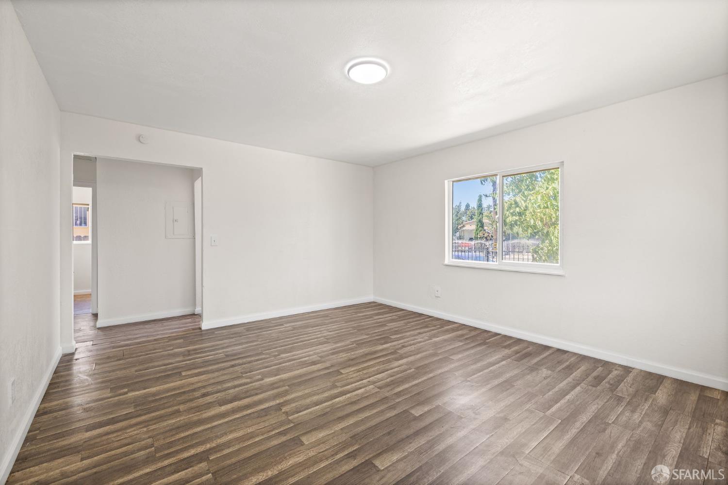 Detail Gallery Image 6 of 34 For 1050 105th Ave, Oakland,  CA 94603 - – Beds | – Baths
