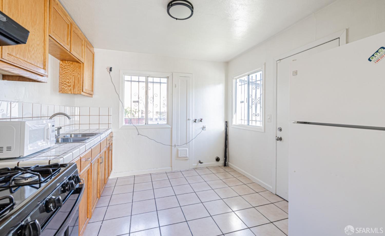 Detail Gallery Image 13 of 28 For 855 Apple St, Oakland,  CA 94603 - 4 Beds | 2 Baths