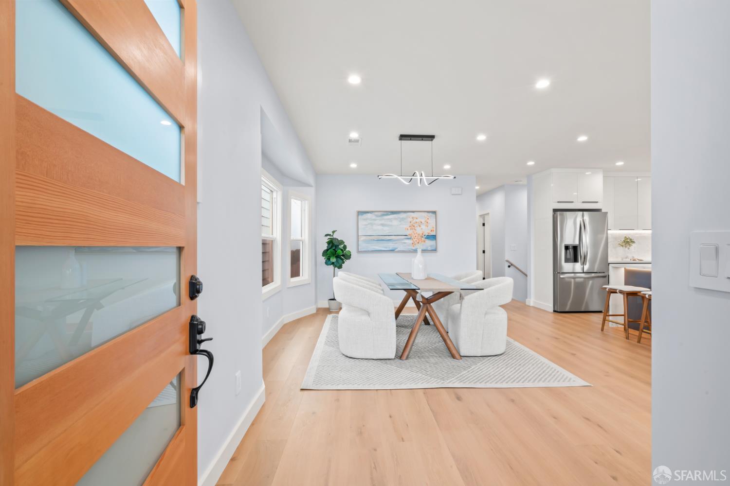 Detail Gallery Image 3 of 79 For 430 Rolph St, San Francisco,  CA 94112 - 5 Beds | 3 Baths