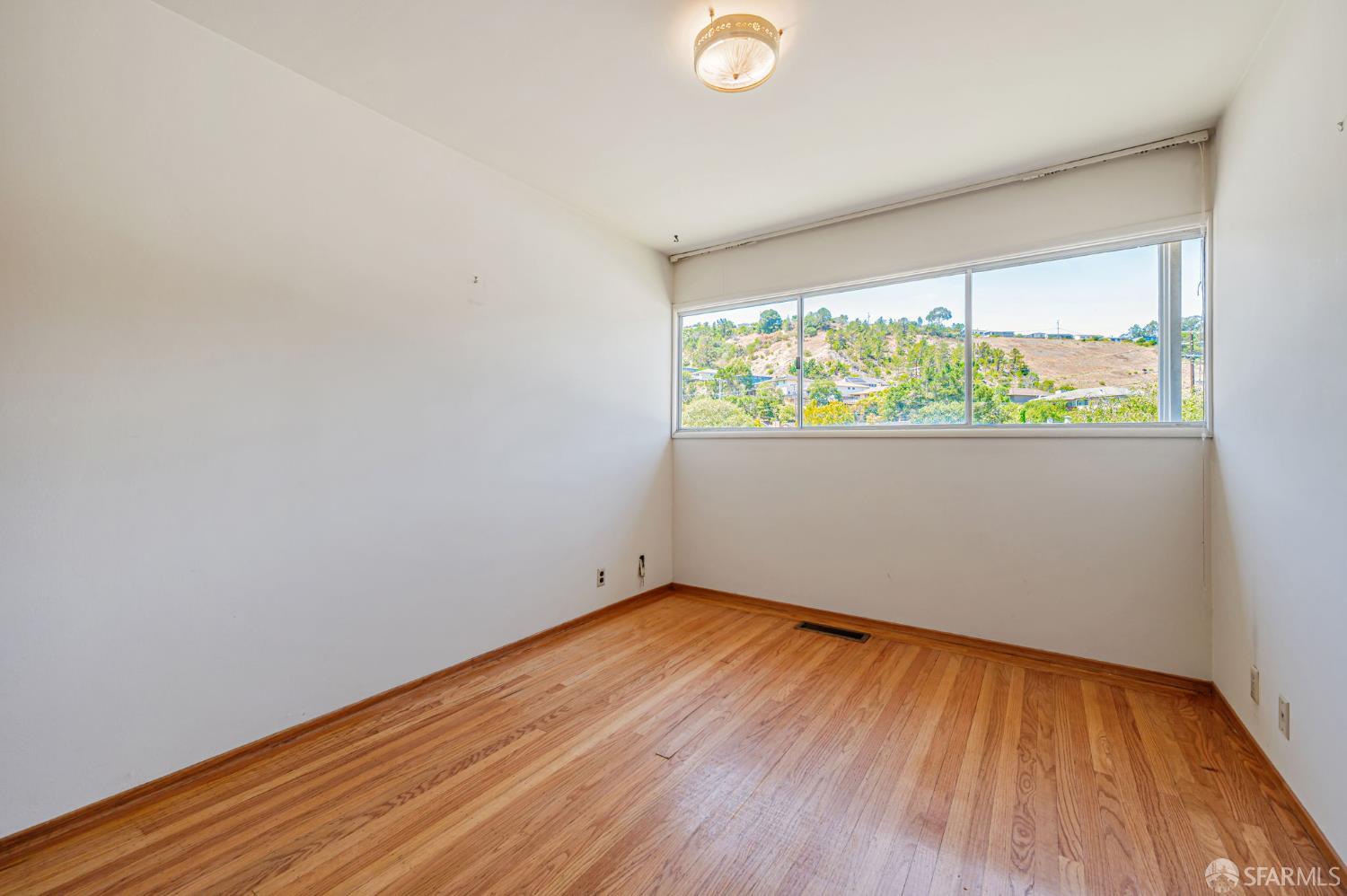 Detail Gallery Image 16 of 37 For 956 Helen Dr, Millbrae,  CA 94030 - 3 Beds | 2/1 Baths