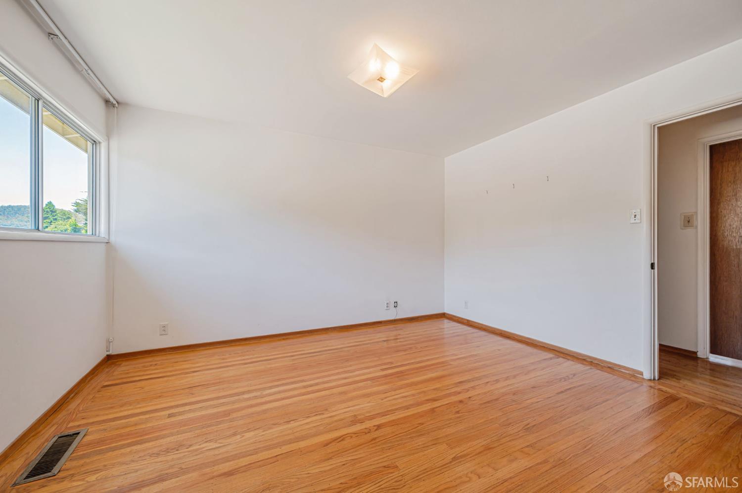 Detail Gallery Image 21 of 37 For 956 Helen Dr, Millbrae,  CA 94030 - 3 Beds | 2/1 Baths