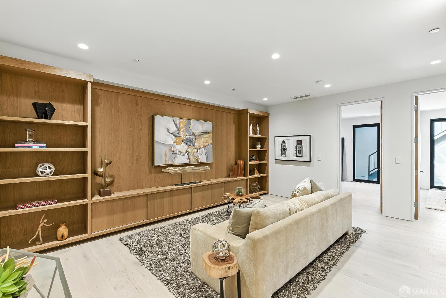 Detail Gallery Image 46 of 61 For 4234 24th St, San Francisco,  CA 94114 - 7 Beds | 5/2 Baths
