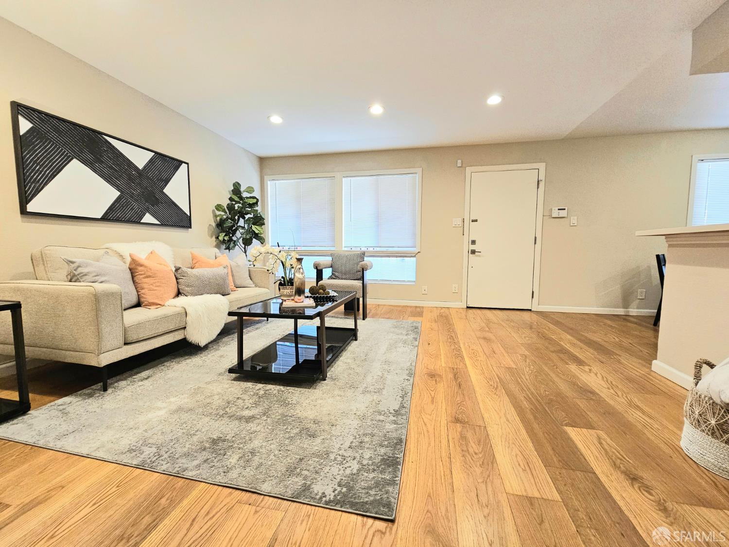 Detail Gallery Image 5 of 41 For 3001 Los Prados St #104,  San Mateo,  CA 94403 - 2 Beds | 2 Baths