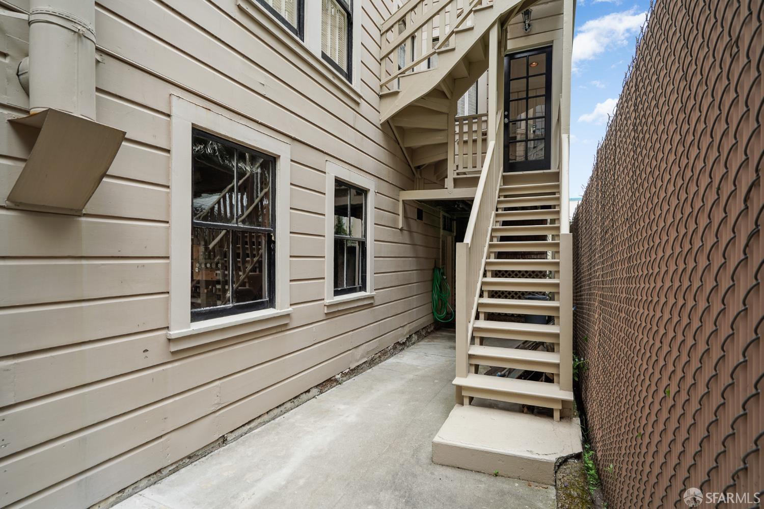 Detail Gallery Image 37 of 45 For 941 Lombard St, San Francisco,  CA 94133 - 2 Beds | 1 Baths