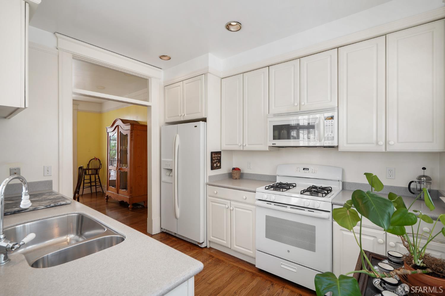 Detail Gallery Image 21 of 45 For 941 Lombard St, San Francisco,  CA 94133 - 2 Beds | 1 Baths