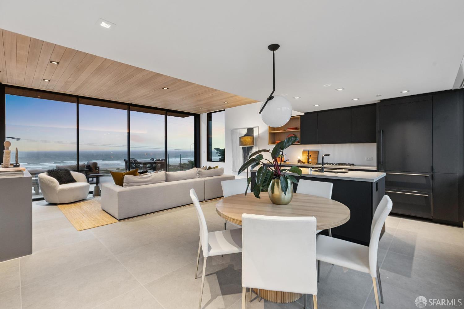 Detail Gallery Image 22 of 27 For 2026 Great Highway Hwy, San Francisco,  CA 94116 - 3 Beds | 3/1 Baths
