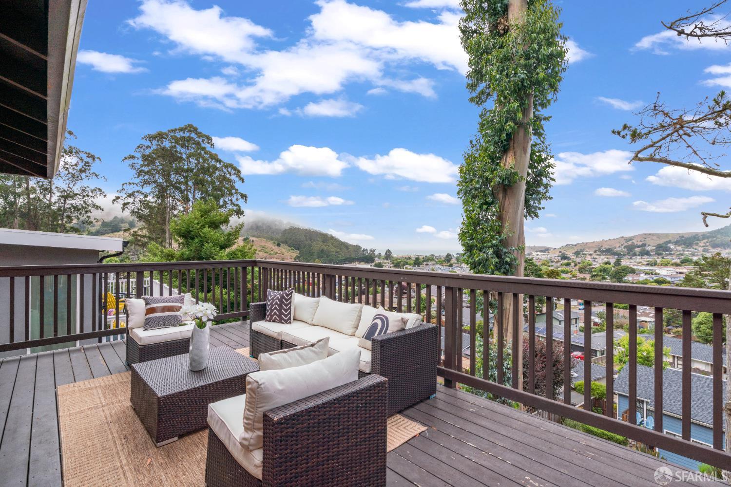 Detail Gallery Image 18 of 93 For 1669 Higgins Way, Pacifica,  CA 94044 - 5 Beds | 3 Baths