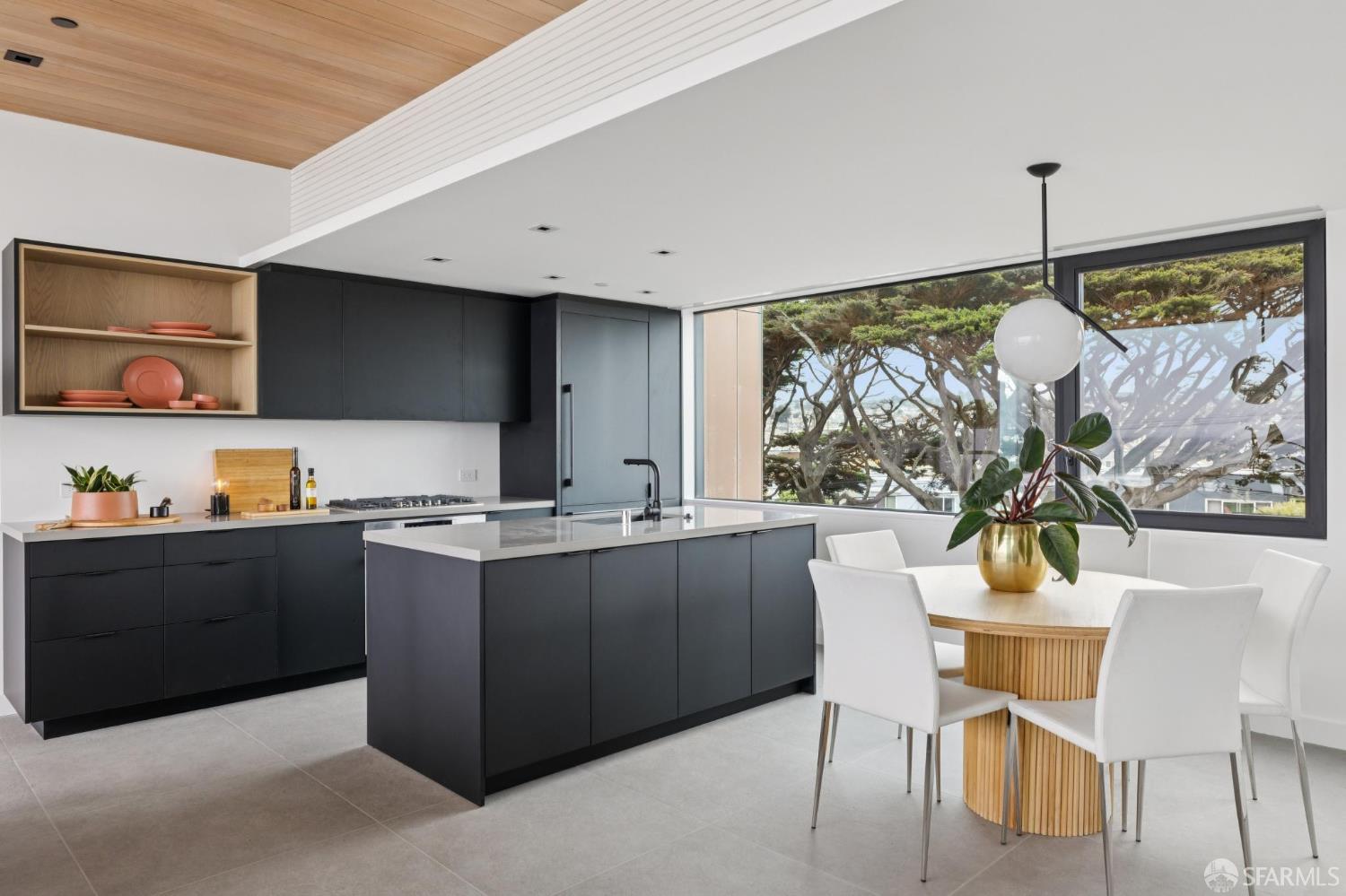 Detail Gallery Image 7 of 27 For 2026 Great Highway Hwy, San Francisco,  CA 94116 - 3 Beds | 3/1 Baths
