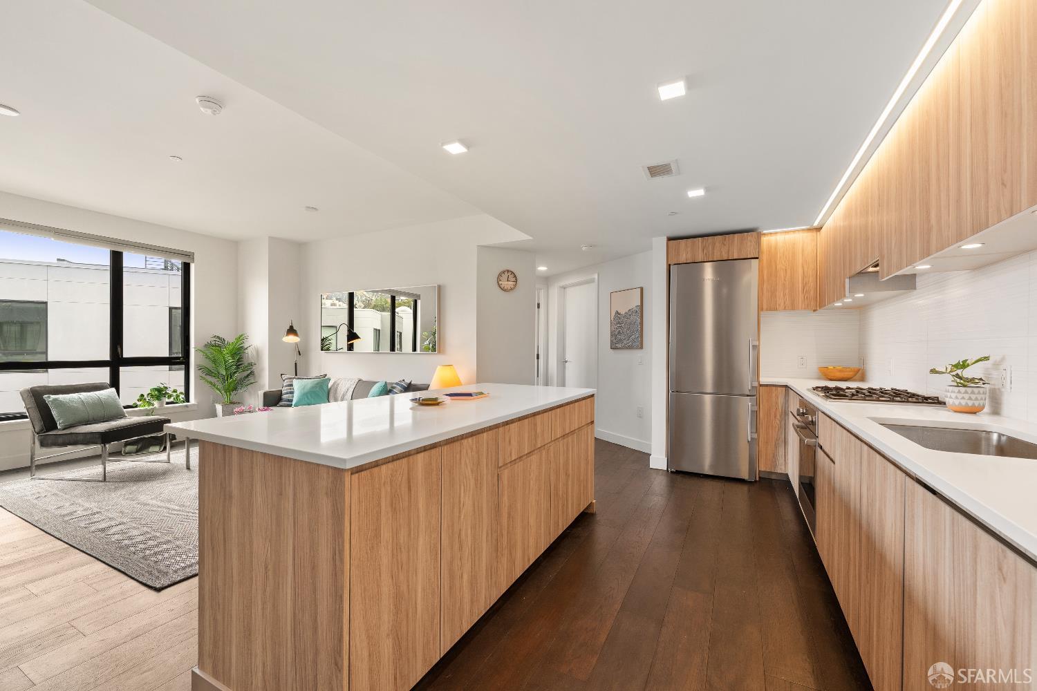 Photo #8: 425062774 Listing: Photo #8