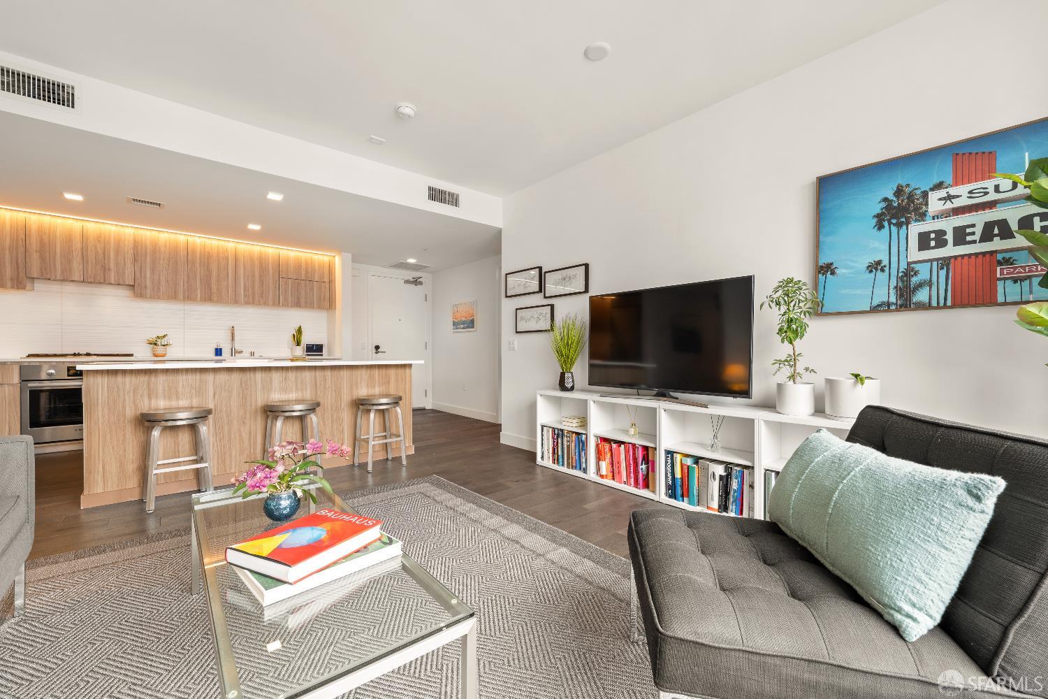 Photo #6: 425062774 Listing 