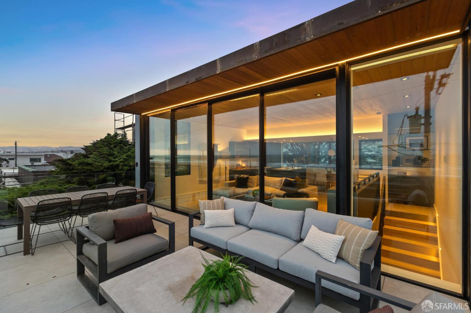 Detail Gallery Image 25 of 27 For 2026 Great Highway Hwy, San Francisco,  CA 94116 - 3 Beds | 3/1 Baths