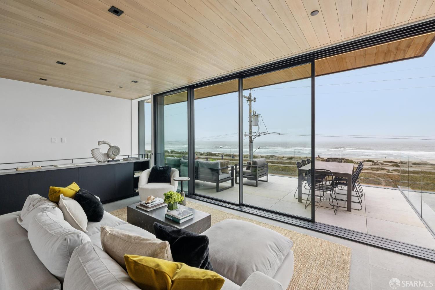 Detail Gallery Image 6 of 27 For 2026 Great Highway Hwy, San Francisco,  CA 94116 - 3 Beds | 3/1 Baths