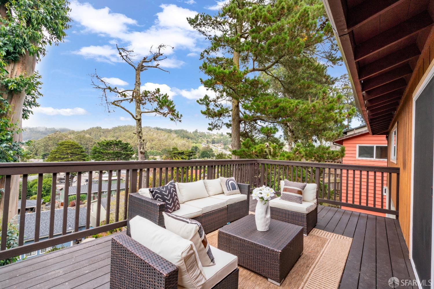 Detail Gallery Image 19 of 93 For 1669 Higgins Way, Pacifica,  CA 94044 - 5 Beds | 3 Baths