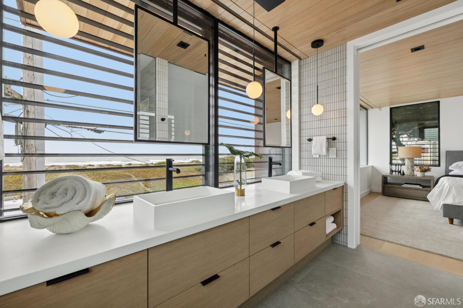 Detail Gallery Image 12 of 27 For 2026 Great Highway Hwy, San Francisco,  CA 94116 - 3 Beds | 3/1 Baths