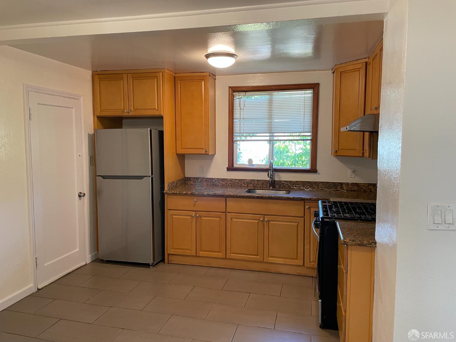 Detail Gallery Image 5 of 20 For 1902 Dunn Ave, Richmond,  CA 94801 - 2 Beds | 2 Baths
