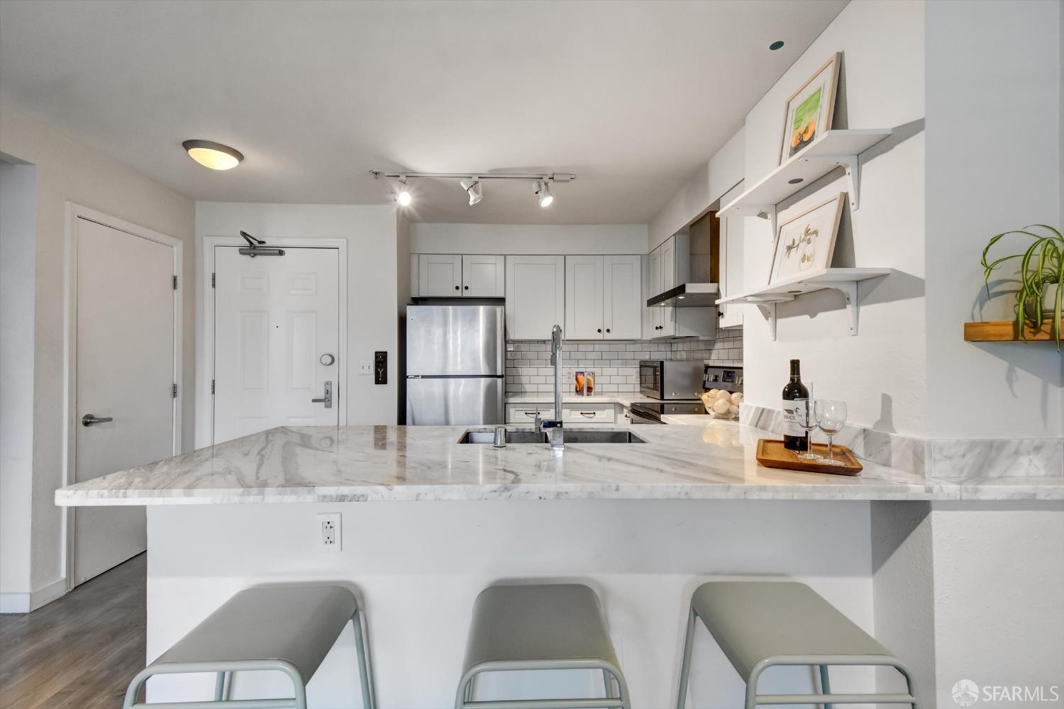 Detail Gallery Image 5 of 34 For 8400 Oceanview Ter #210,  San Francisco,  CA 94132 - 1 Beds | 1 Baths