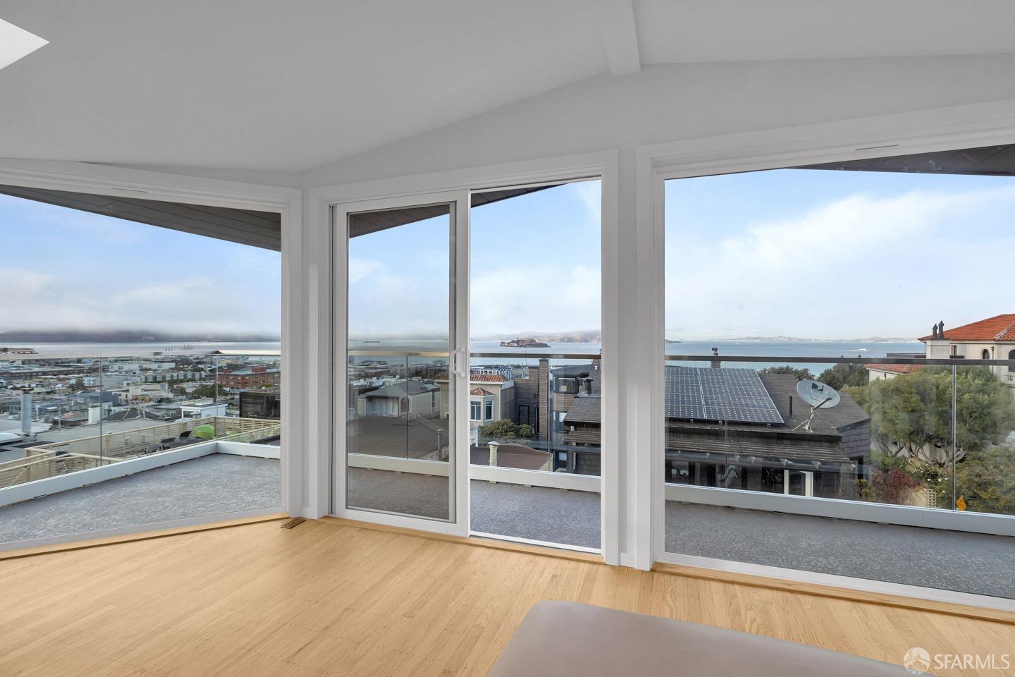 Detail Gallery Image 2 of 68 For 1847 Grant Ave #3,  San Francisco,  CA 94133 - 2 Beds | 2 Baths