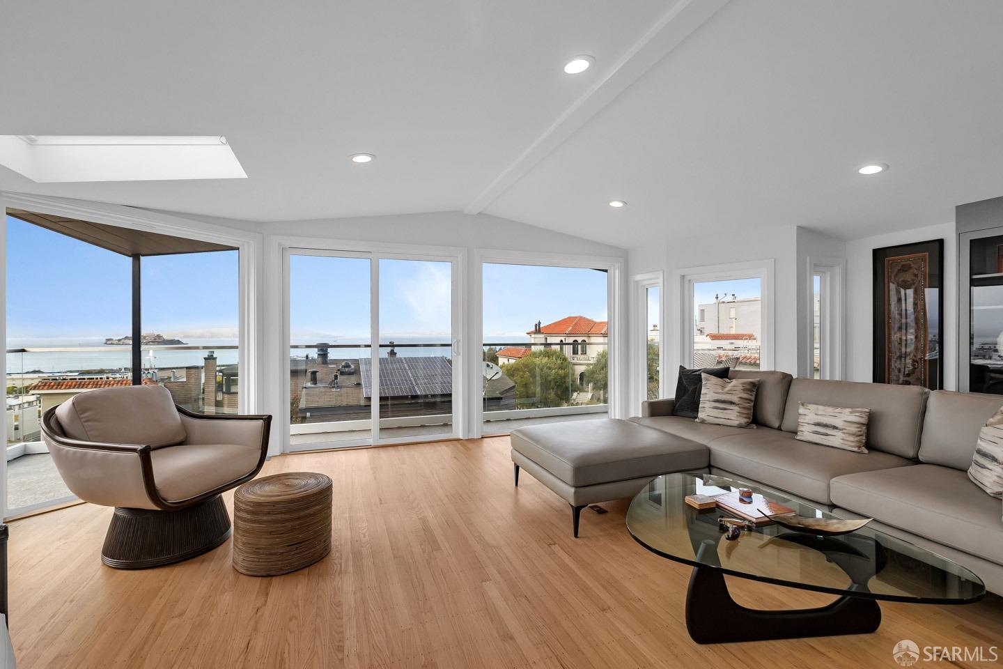 Detail Gallery Image 49 of 68 For 1847 Grant Ave #3,  San Francisco,  CA 94133 - 2 Beds | 2 Baths
