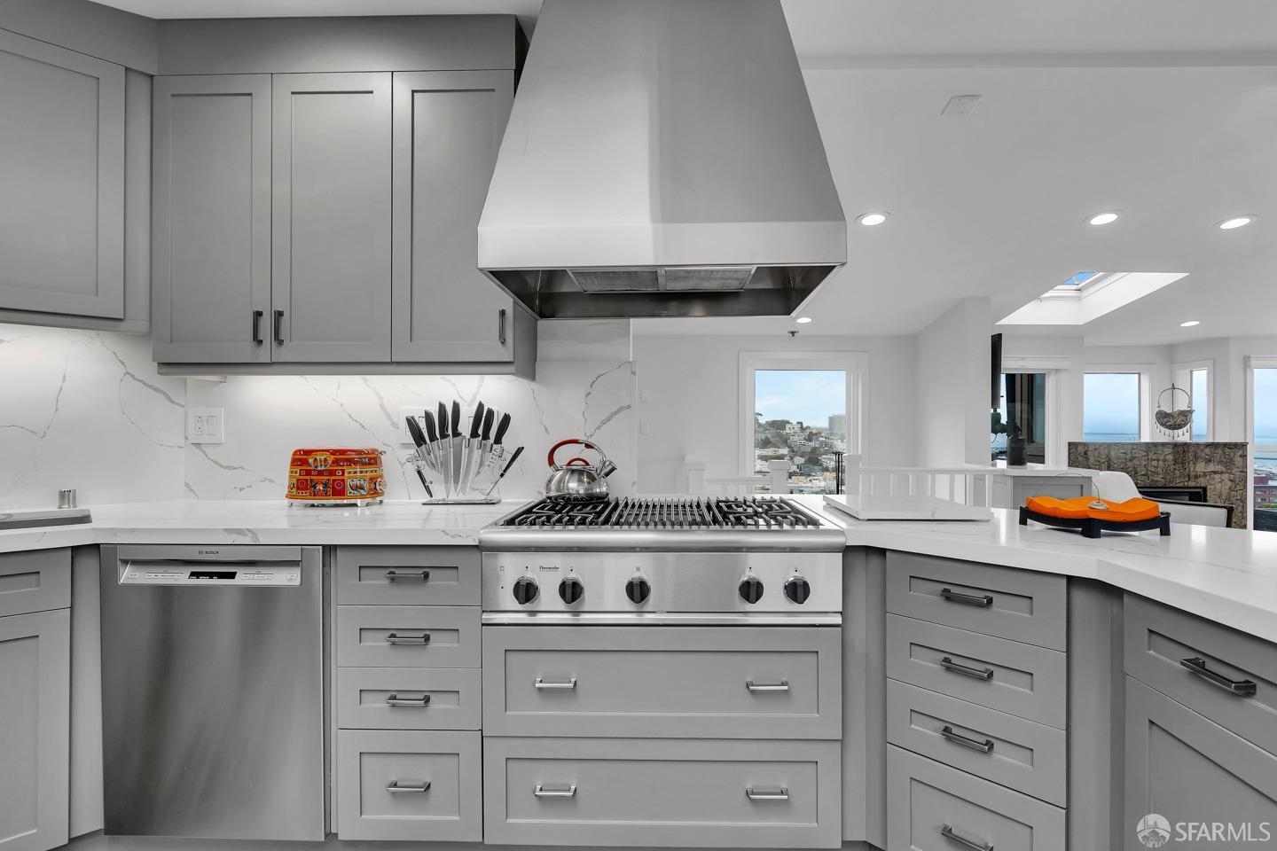 Detail Gallery Image 39 of 68 For 1847 Grant Ave #3,  San Francisco,  CA 94133 - 2 Beds | 2 Baths