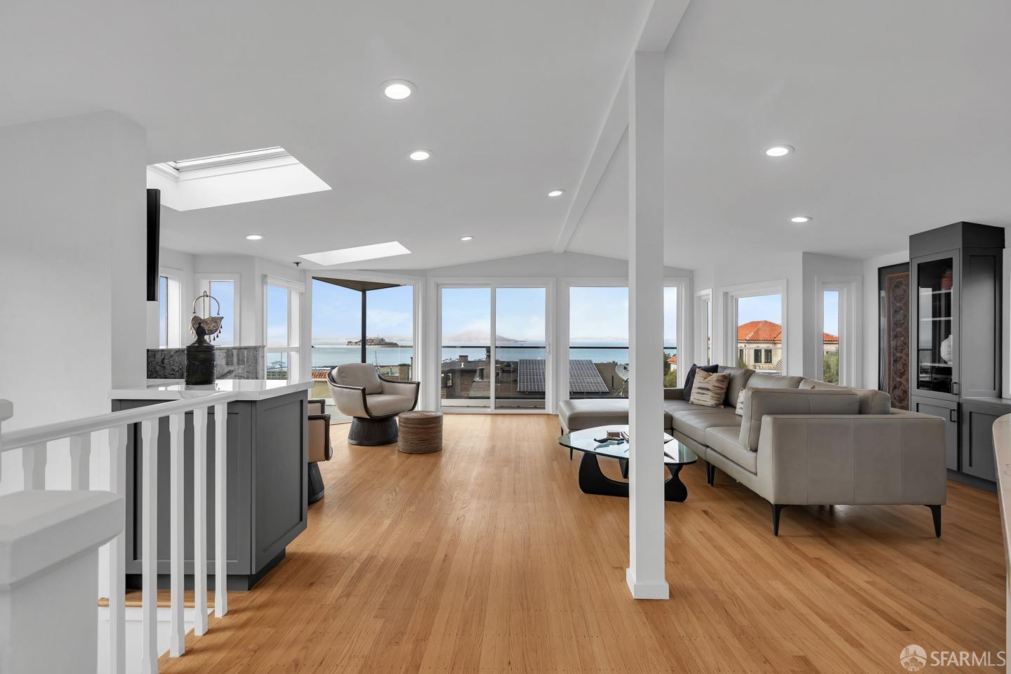 Detail Gallery Image 8 of 68 For 1847 Grant Ave #3,  San Francisco,  CA 94133 - 2 Beds | 2 Baths
