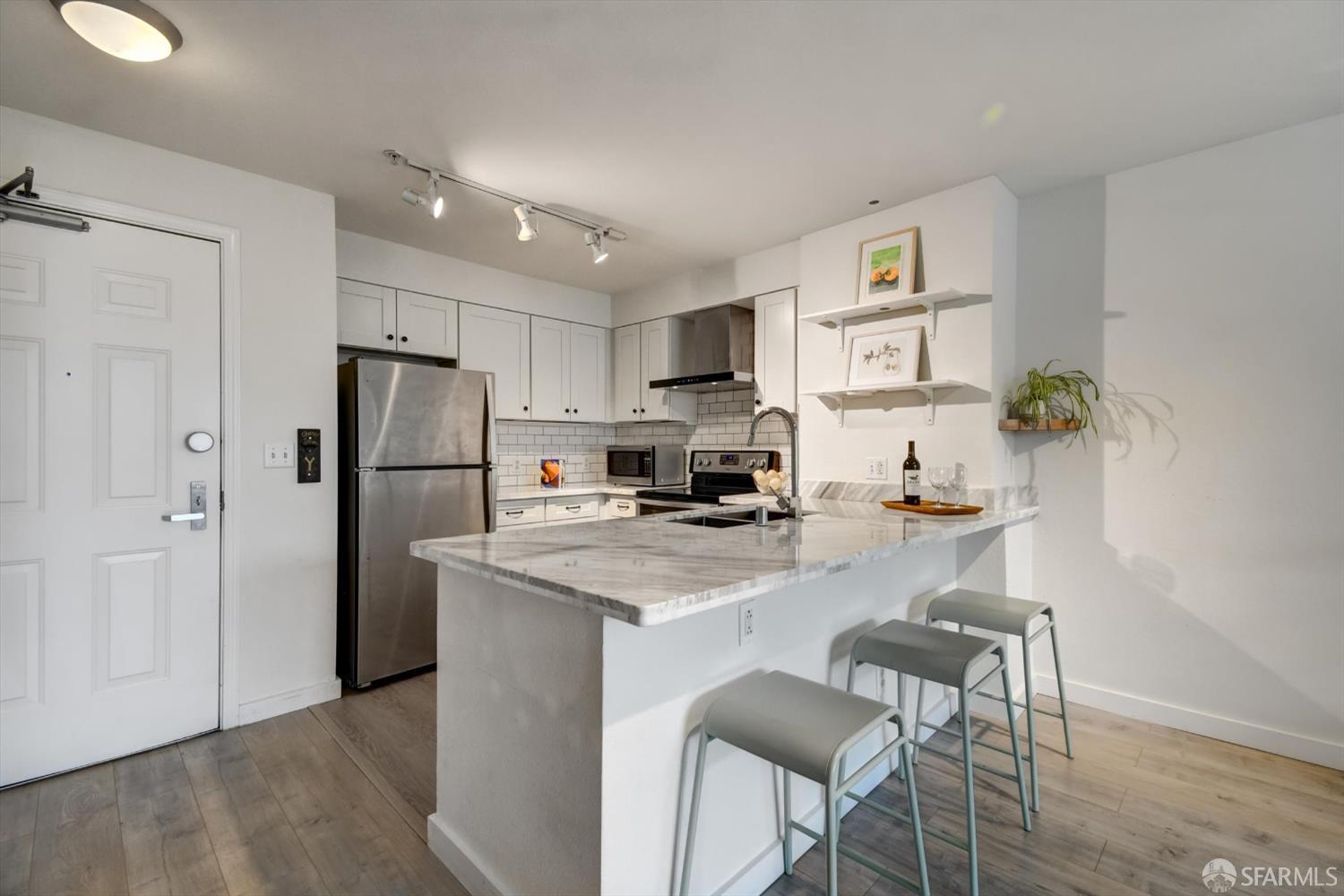 Detail Gallery Image 6 of 34 For 8400 Oceanview Ter #210,  San Francisco,  CA 94132 - 1 Beds | 1 Baths