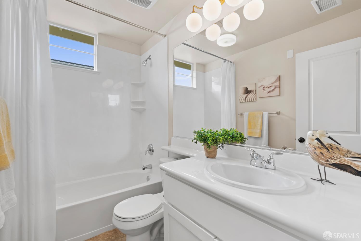 Detail Gallery Image 17 of 45 For 219 E Crystal Cove Ter, San Francisco,  CA 94134 - 4 Beds | 4 Baths