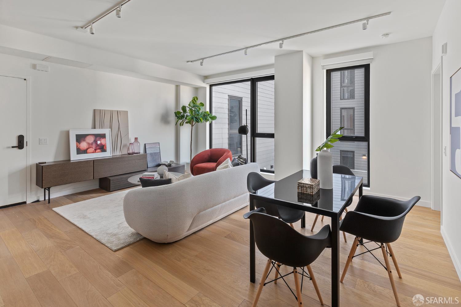 Photo #3: 425054477 Listing 