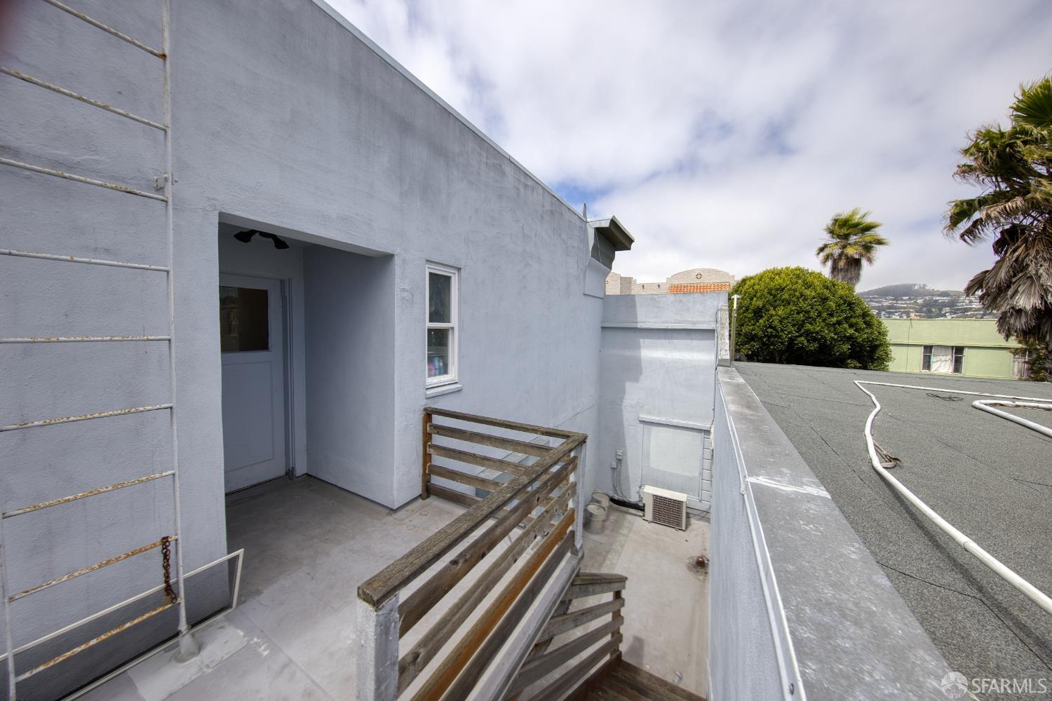 Detail Gallery Image 4 of 17 For 1 Russia Ave, San Francisco,  CA 94112 - – Beds | – Baths