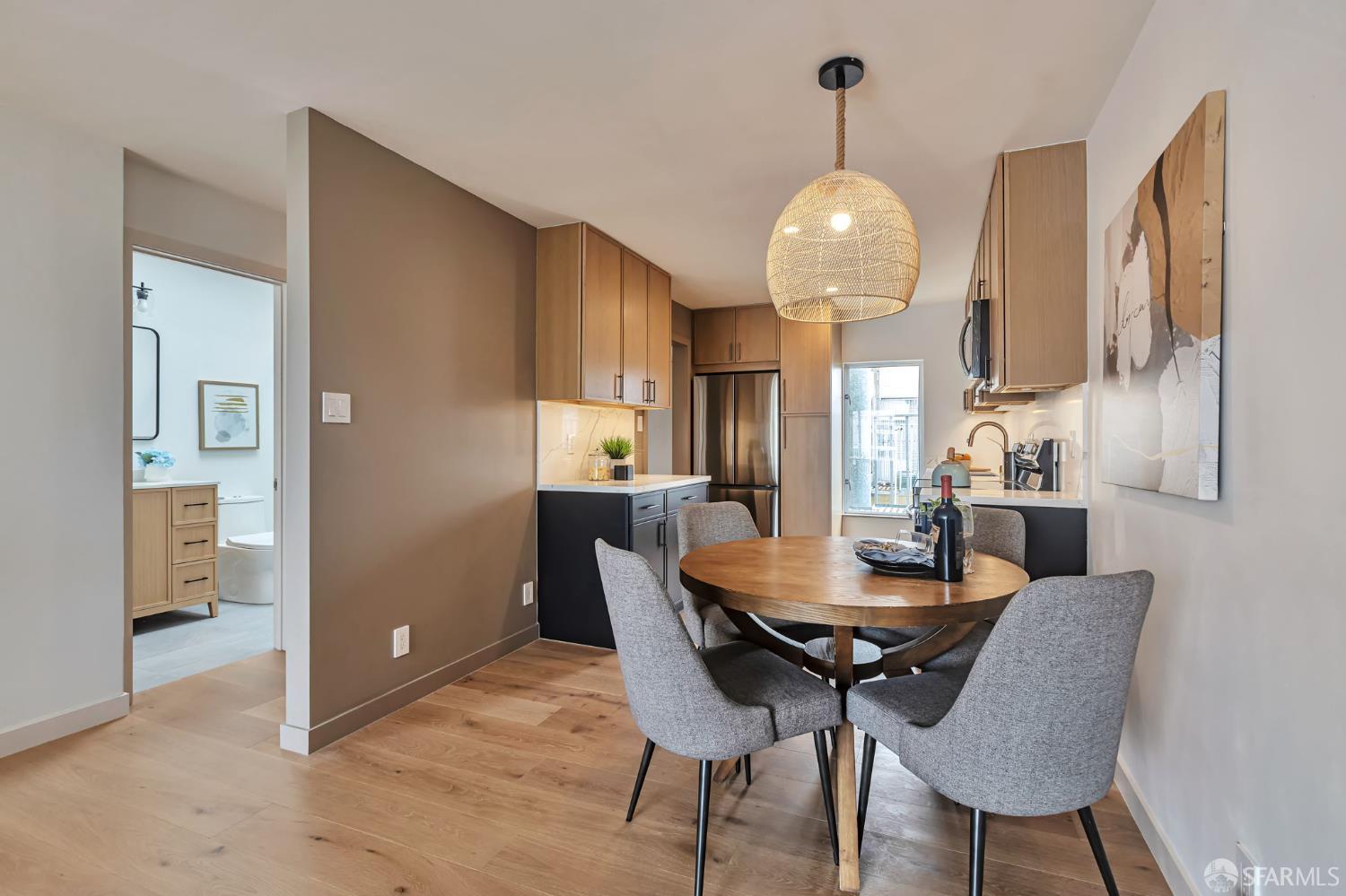 Photo #5: 425062575 Listing 