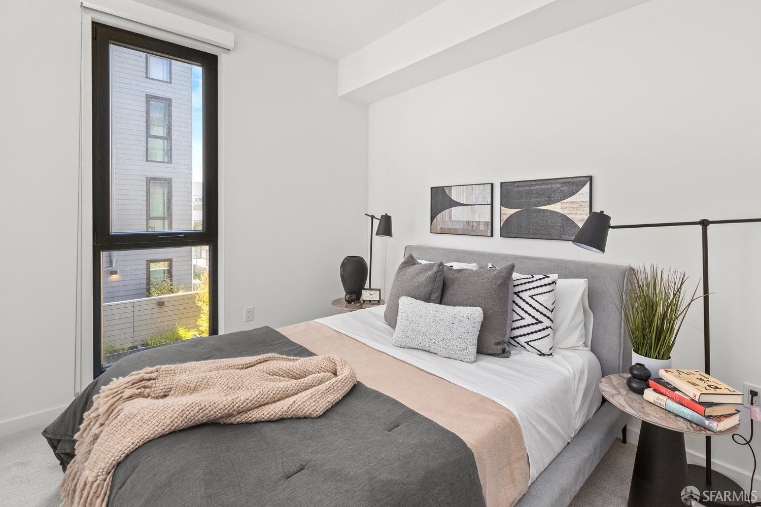 Photo #2: 425054477 Listing 