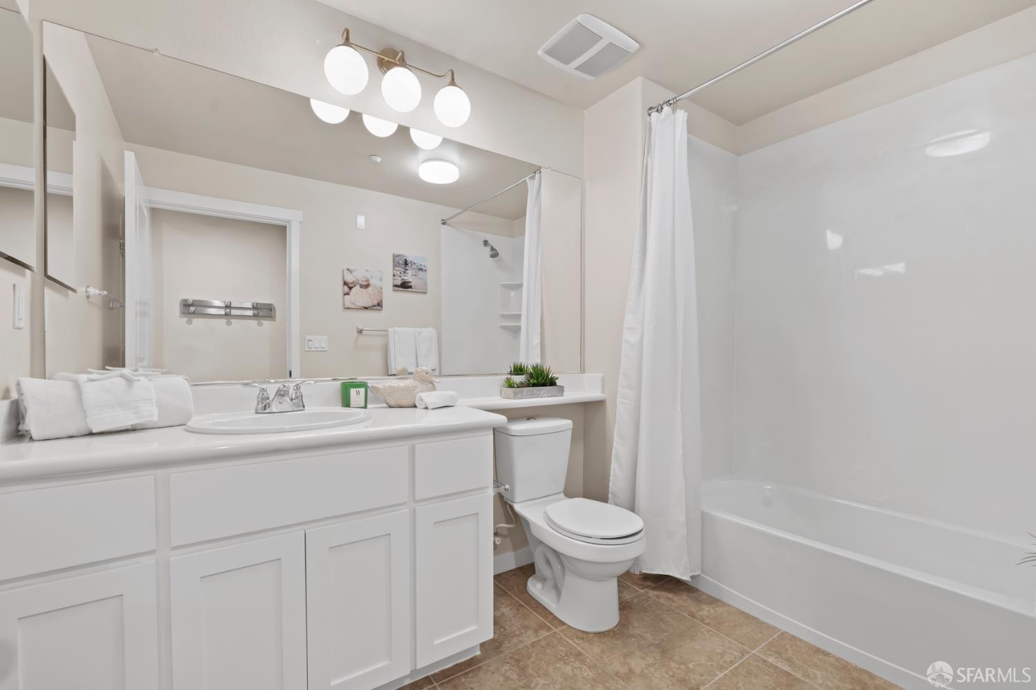 Detail Gallery Image 6 of 45 For 219 E Crystal Cove Ter, San Francisco,  CA 94134 - 4 Beds | 4 Baths