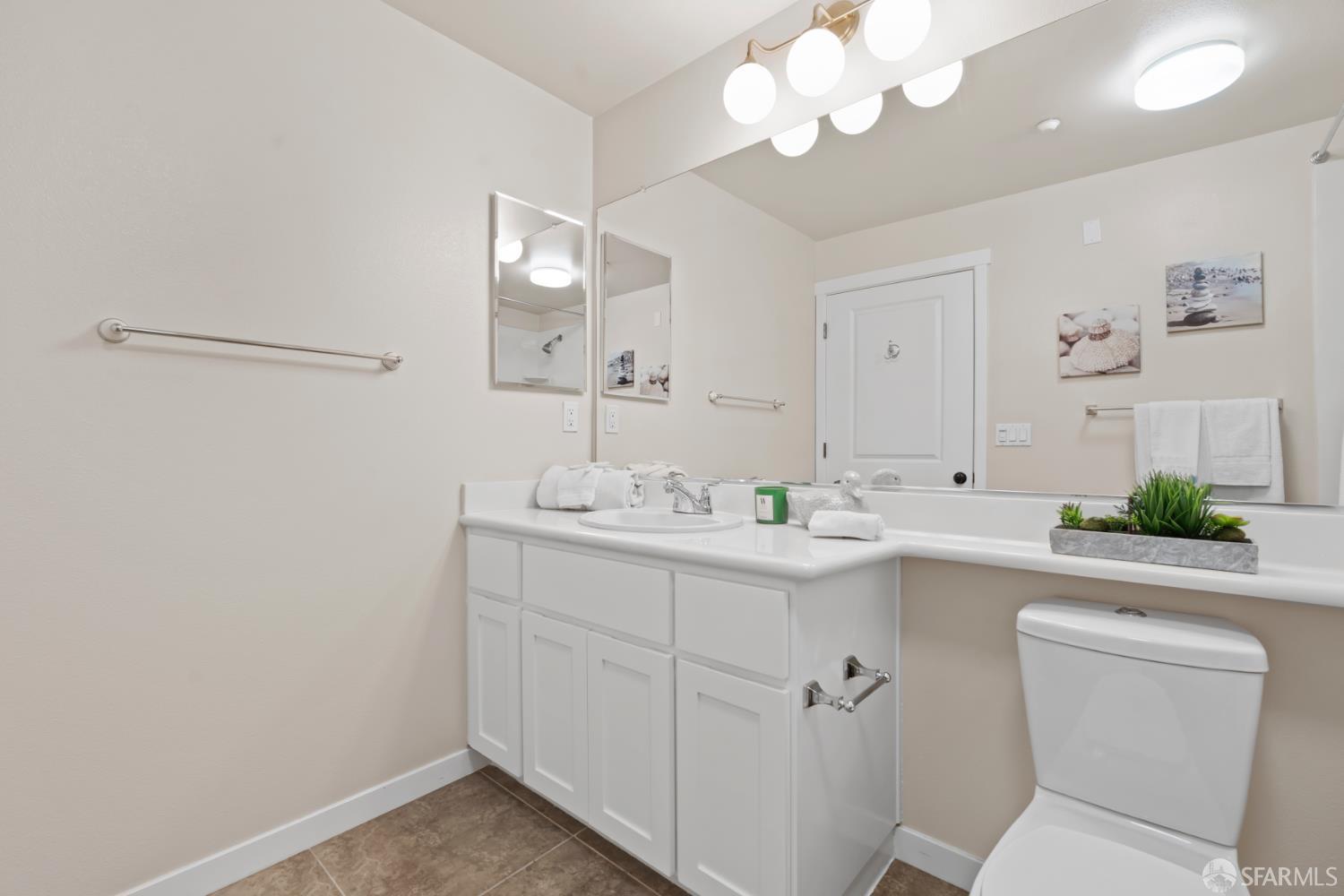 Detail Gallery Image 7 of 45 For 219 E Crystal Cove Ter, San Francisco,  CA 94134 - 4 Beds | 4 Baths