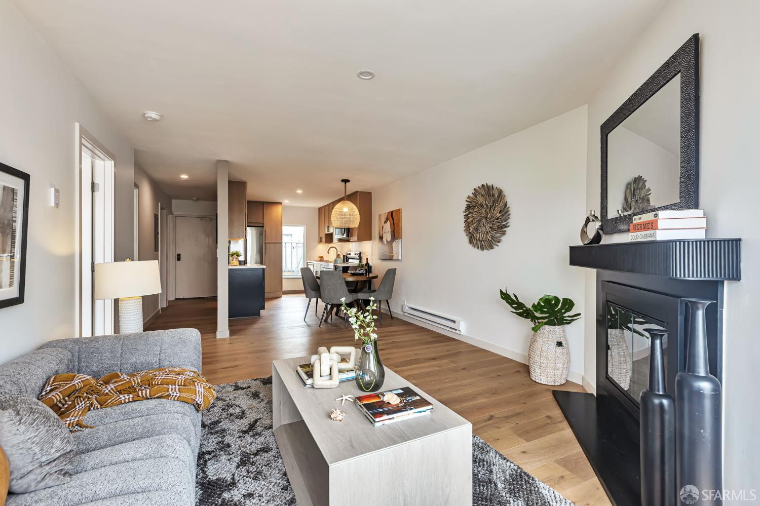 Photo #2: 425062575 Listing 