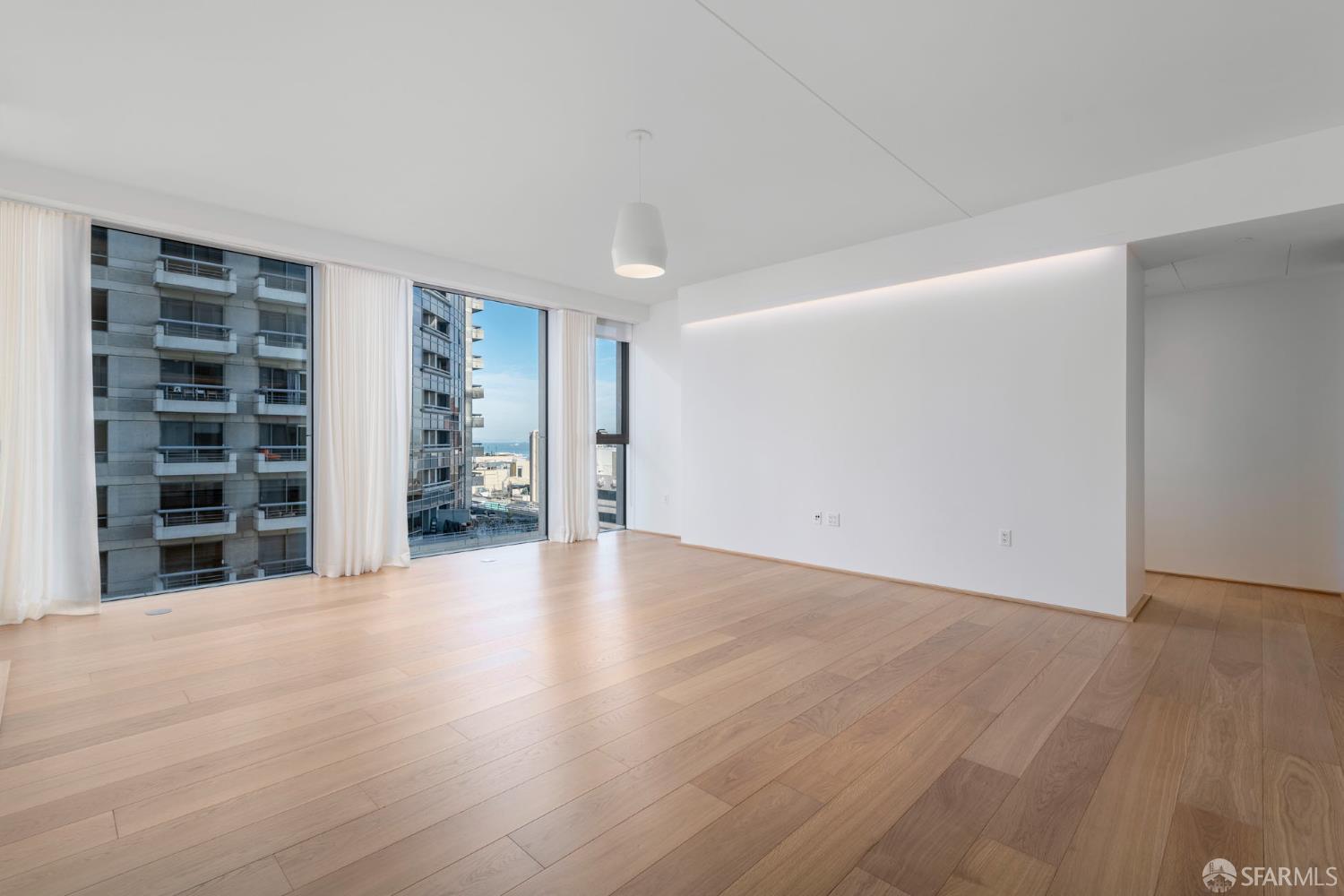 Detail Gallery Image 2 of 38 For 1 Steuart Ln #1005,  San Francisco,  CA 94105 - 2 Beds | 2/1 Baths