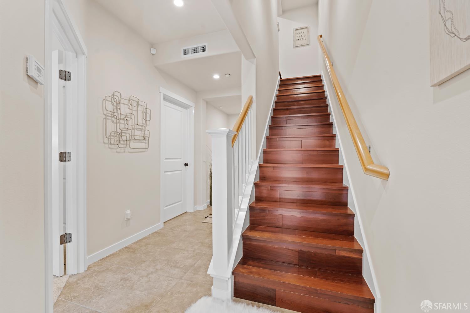 Detail Gallery Image 3 of 45 For 219 E Crystal Cove Ter, San Francisco,  CA 94134 - 4 Beds | 4 Baths