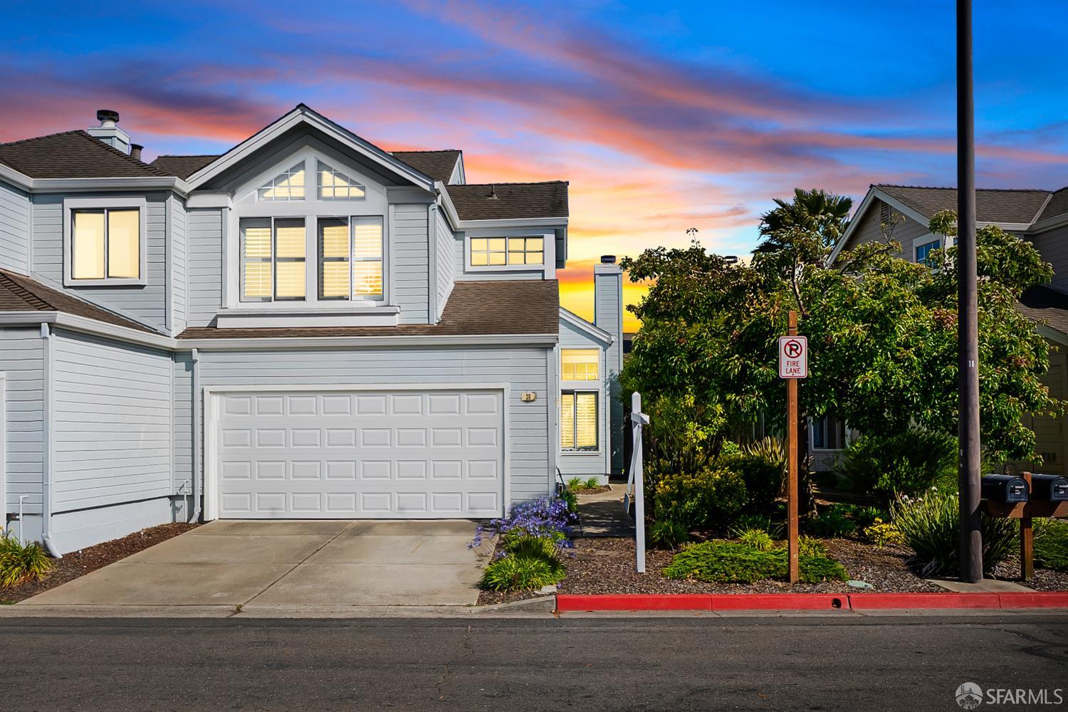 Detail Gallery Image 2 of 23 For 36 Bannister Way, Alameda,  CA 94502 - 2 Beds | 2/1 Baths