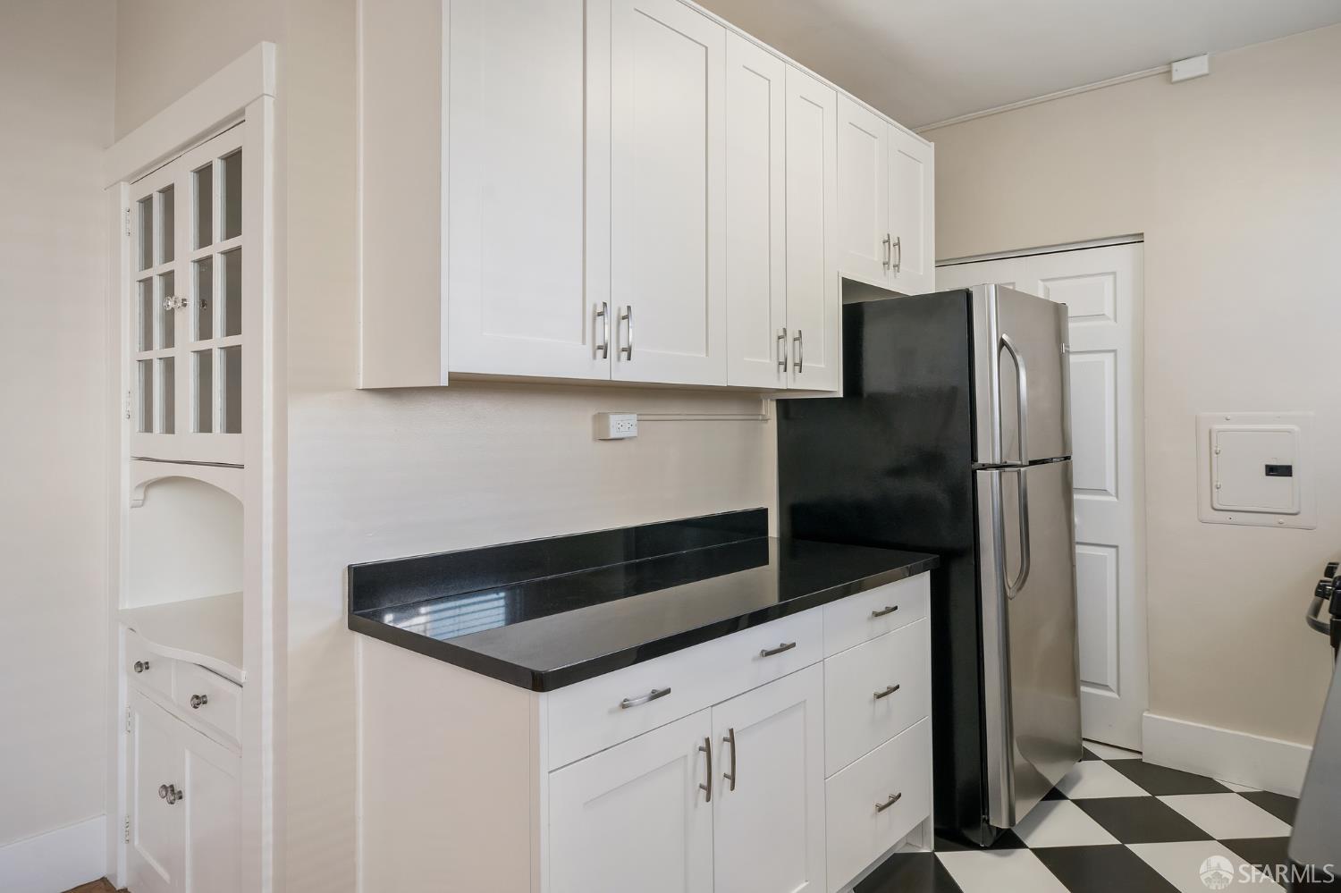 Detail Gallery Image 5 of 14 For 1375 Sacramento St #1,  San Francisco,  CA 94109 - 2 Beds | 1 Baths